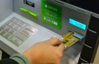 Снимаем деньги с карточки в банкомате Сбербанка: как это сделать быстро и безопасно